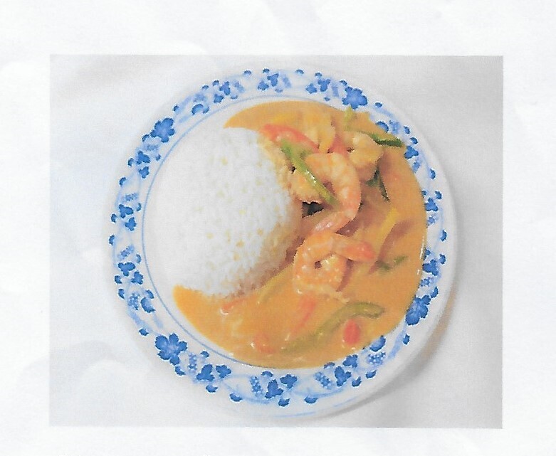 54. Riz avec crevettes au curry rouge 
Rice with shrimps red curry