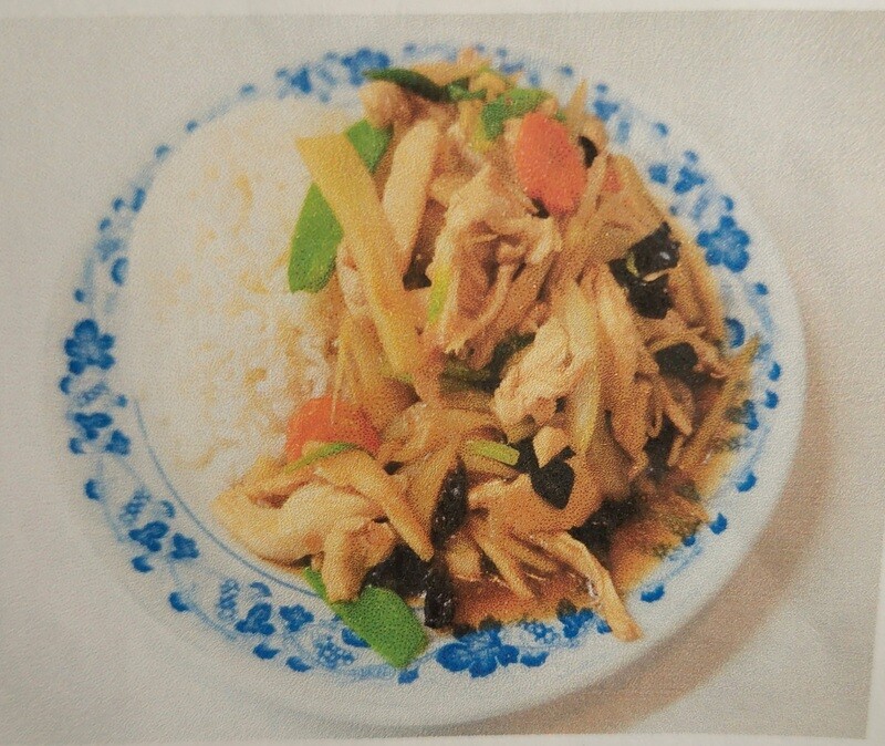 Rice with fried chicken with ginger