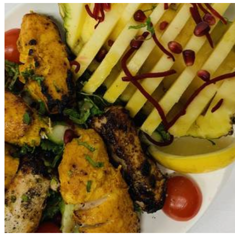 Poulet tikka salade avec ananas frais