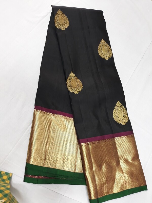 classic black and majantha butta style kanchipuram silk saree
