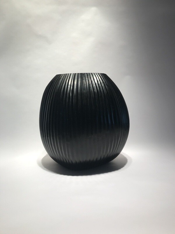 Guaxs Nagaa M Black – handgefertigte Glasvase in organischer Form