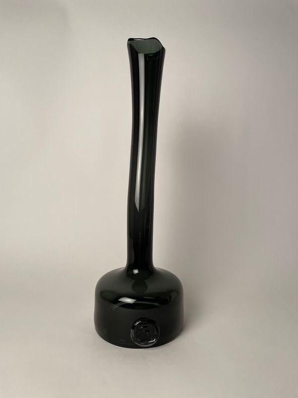 Gommaire Vase Tuba Large – Grey Glass | Handgefertigte Glasvase