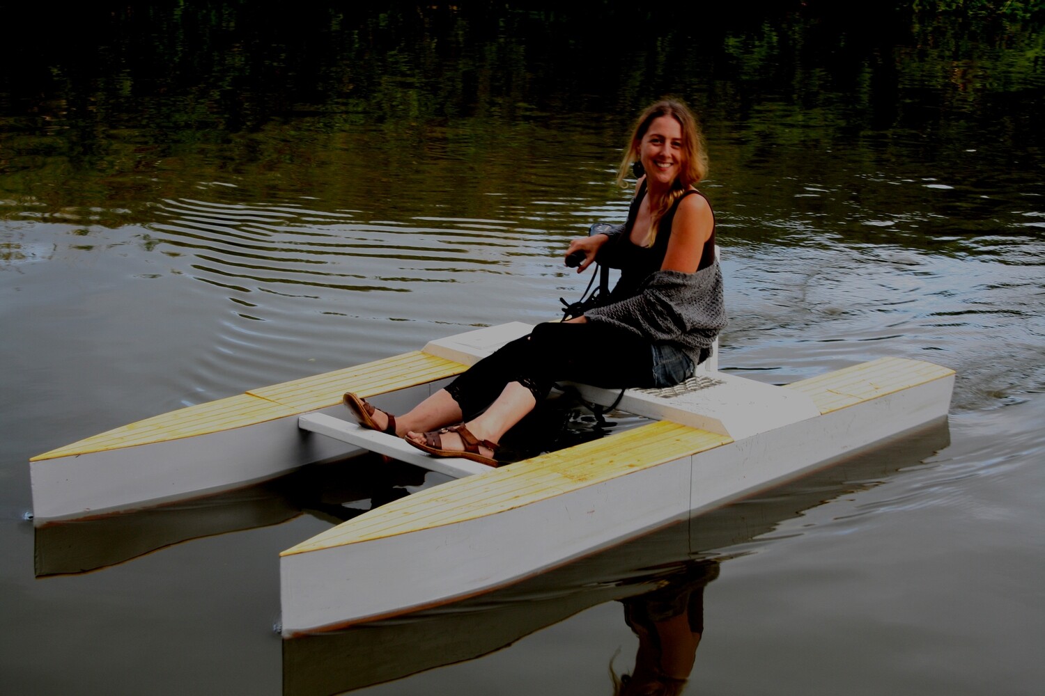 ELECTRIC-POWERED WOODEN MICRO CATAMARAN - that fits into the back of a Smart Fortwo car! Made of 2mm plywood, batten and with epoxy resin bonding. Check out the full build video integrated e-manual.