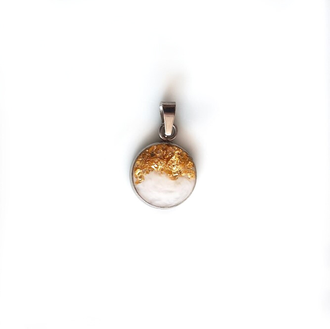 Circular pendant with breast milk and gold leaf pieces
