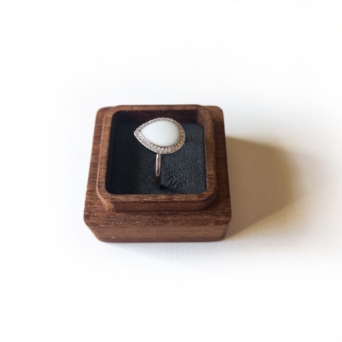 Halo drop shaped breast milk ring