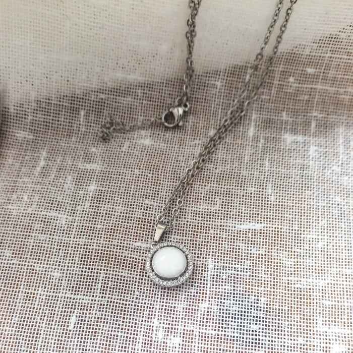 Circular halo necklace with pendant