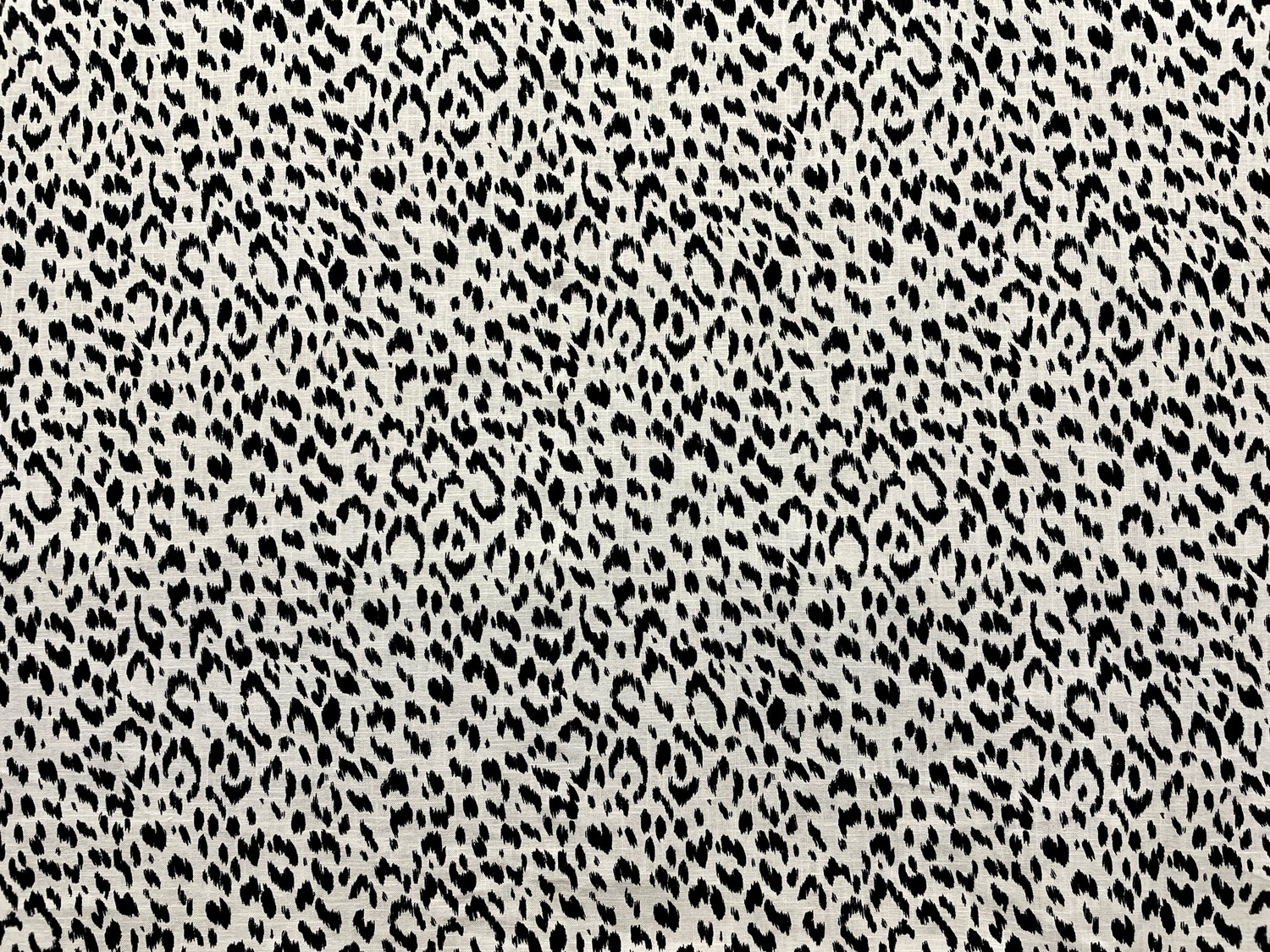 128 BLACK/WHITE