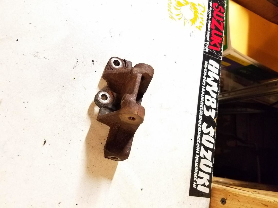 16V Lower alternator bracket