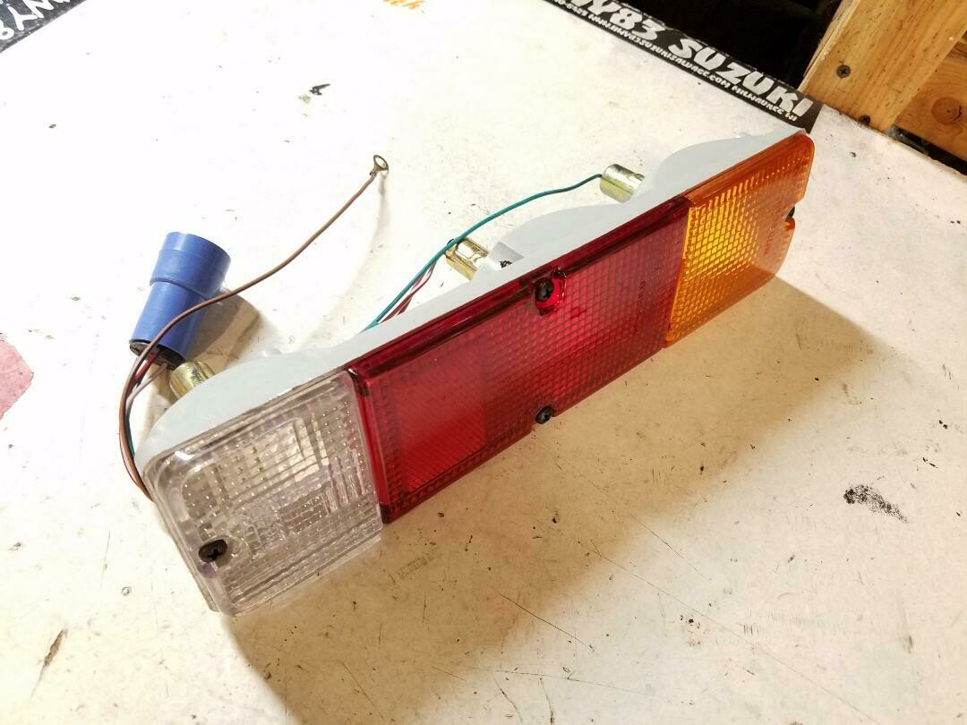 NEW Tail Light Assembly (RIGHT SIDE)