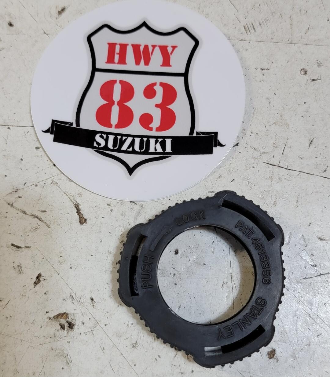 Headlight Bulb Retainer (Geo Tracker)