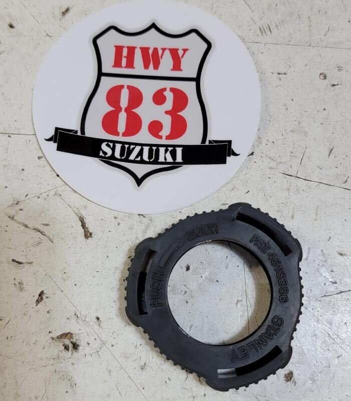 Headlight Bulb Retainer (Geo Tracker)