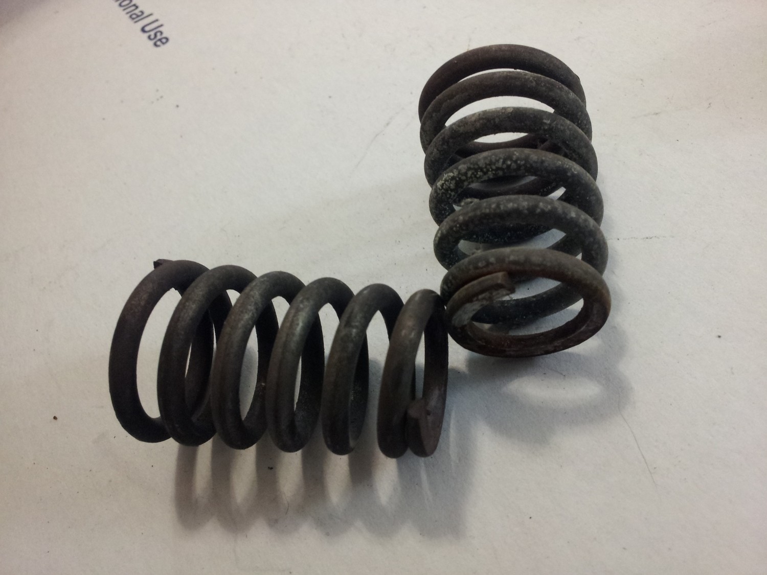 Exhaust manifold springs