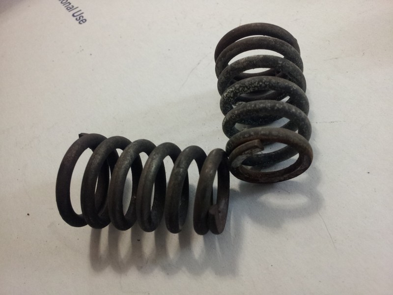 Exhaust manifold springs