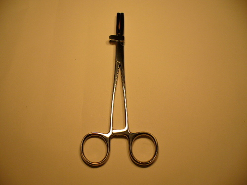 Tube Occluding Forceps Serrated w/Guard 5.5&quot;
