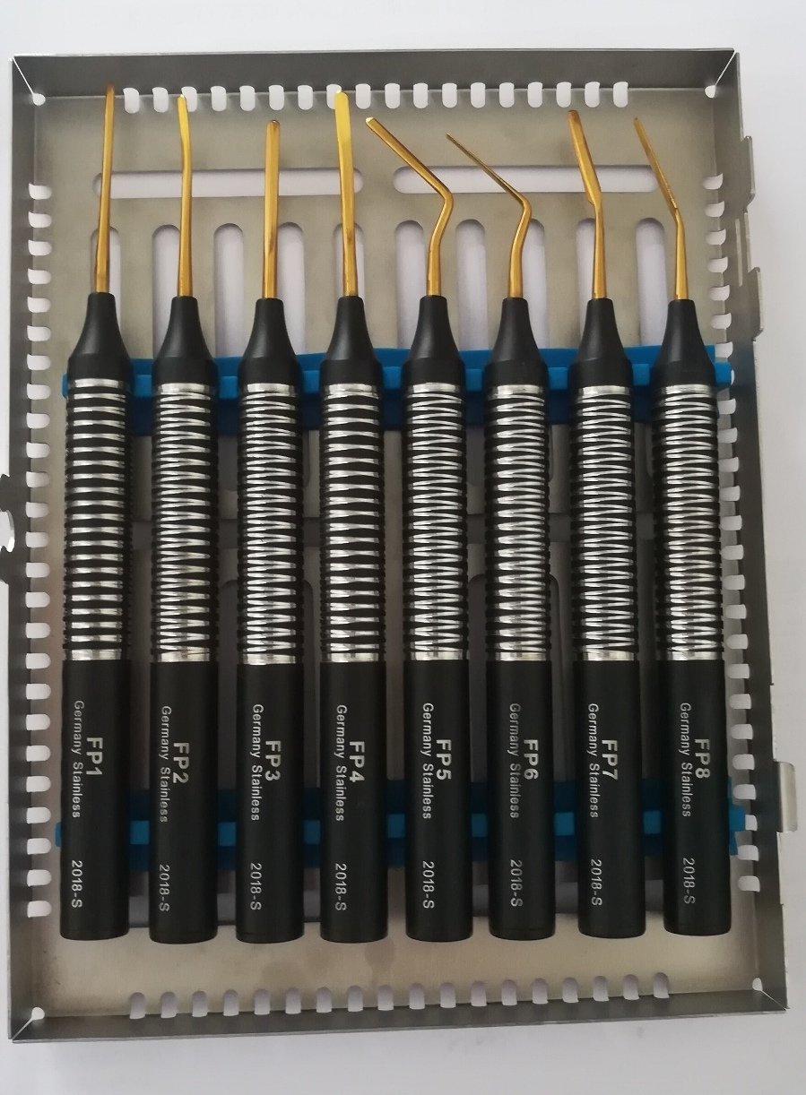 Flexible Peritome Serrated Blades set of 8 with Metal Case