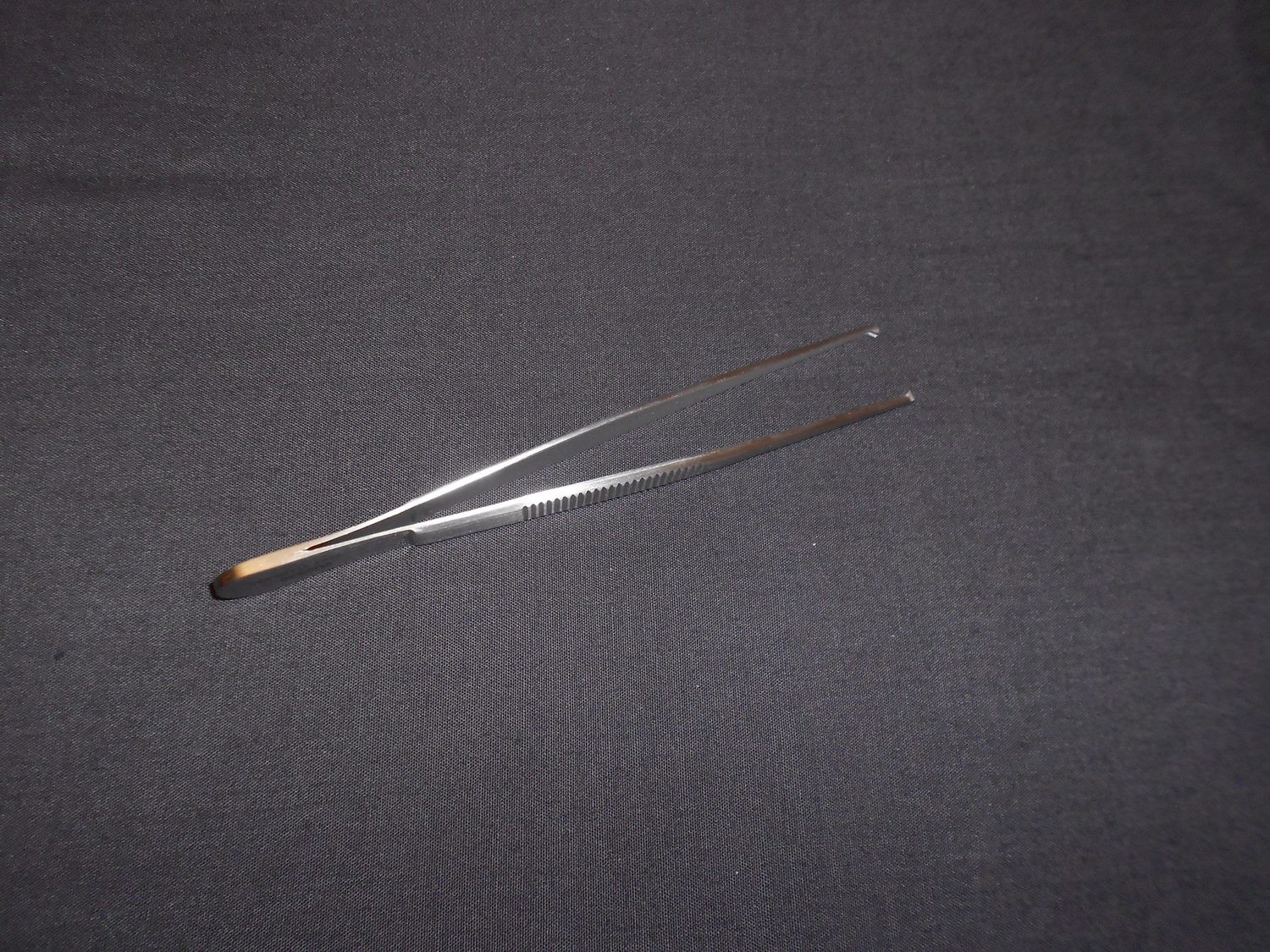 Tissue Forceps 1 x 2 teeth. Overall length 4-1/2in (11.4cm) Premium Quality