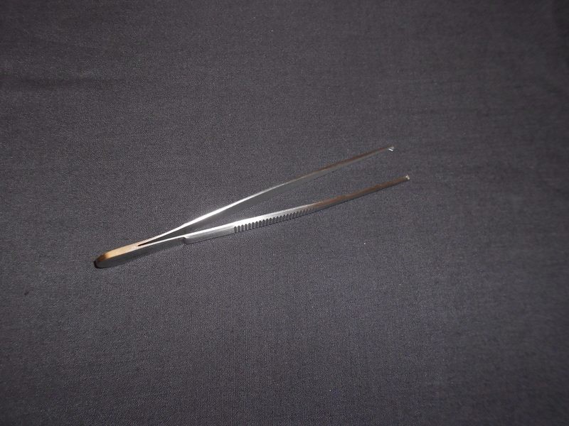Tissue Forceps 1 x 2 teeth. Overall length 4-1/2in (11.4cm) Premium Quality