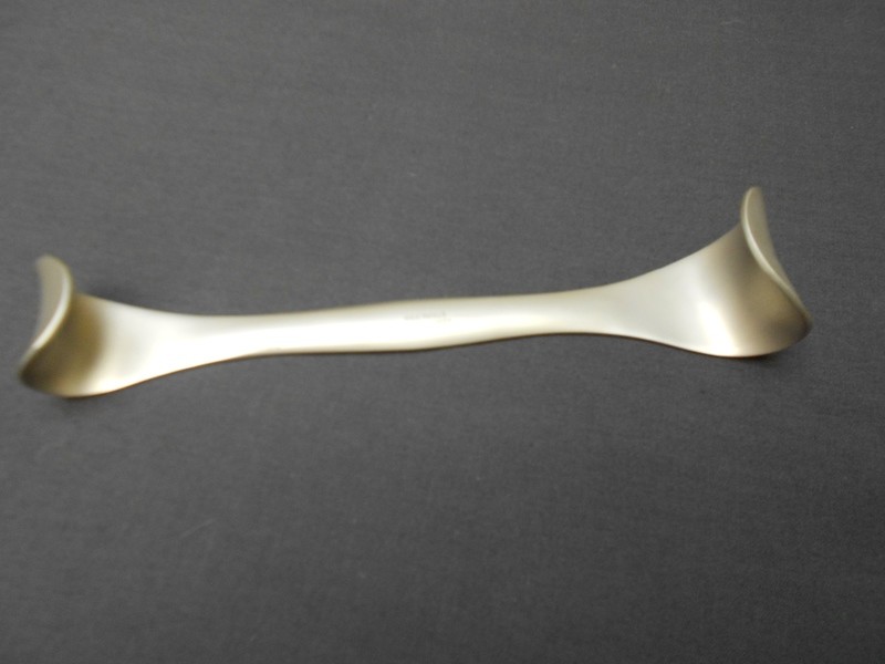 Goelet Retractor Double-ended Blades 1¾&quot; (4.4cm) and 1½&quot;(3.8cm) wide. Overall length 7¼ (18.4cm).