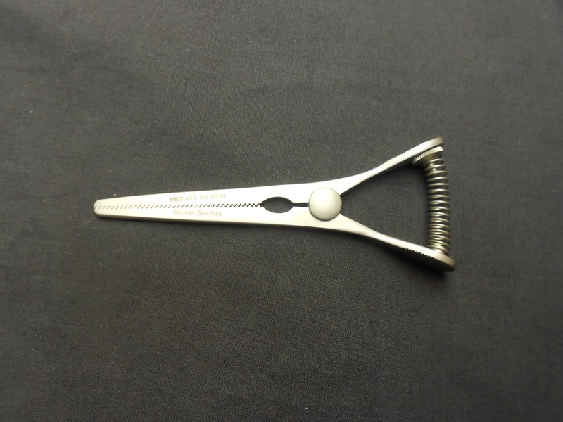 Bulldog Clamp 4&quot; fine serrated