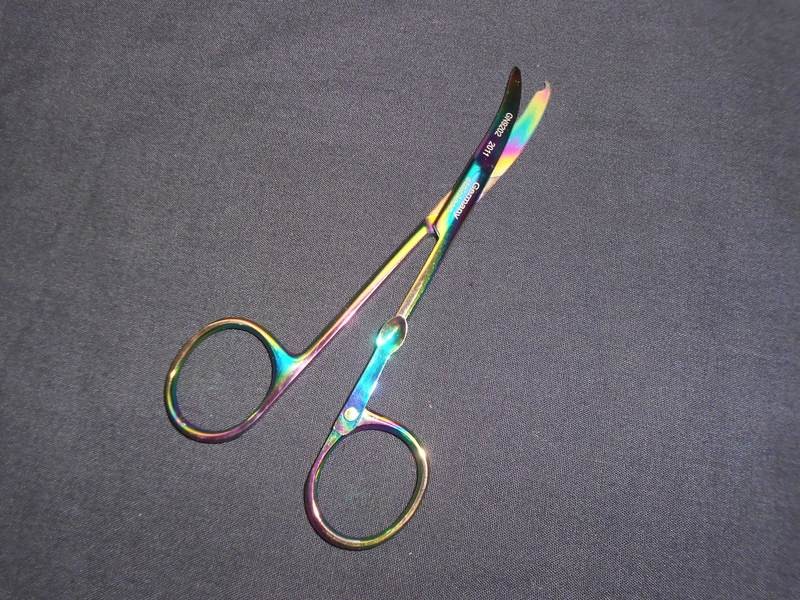 North Bent Suture Scissors 4½&quot; Curved One blade serrated