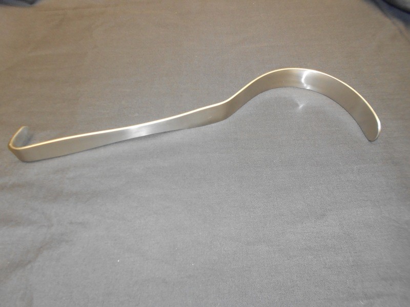 DEAVER Retractors Size 5. Blade 2in (5.1cm) wide. Overall length 13in (33cm).