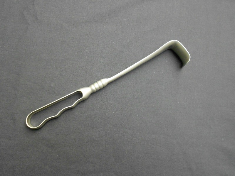 Richardson Retractor 9¼&quot; Blade 1 x 1¼&quot; - Manufactured for V. Mueller