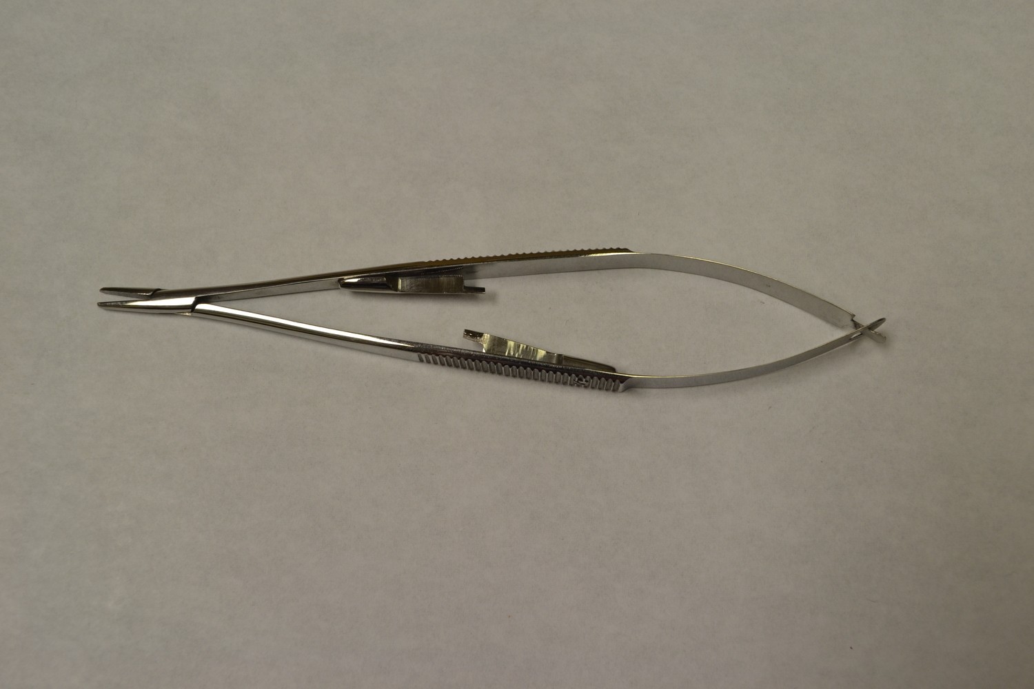 Castroviejo Needle Holder 5½&quot; Plain Jaws