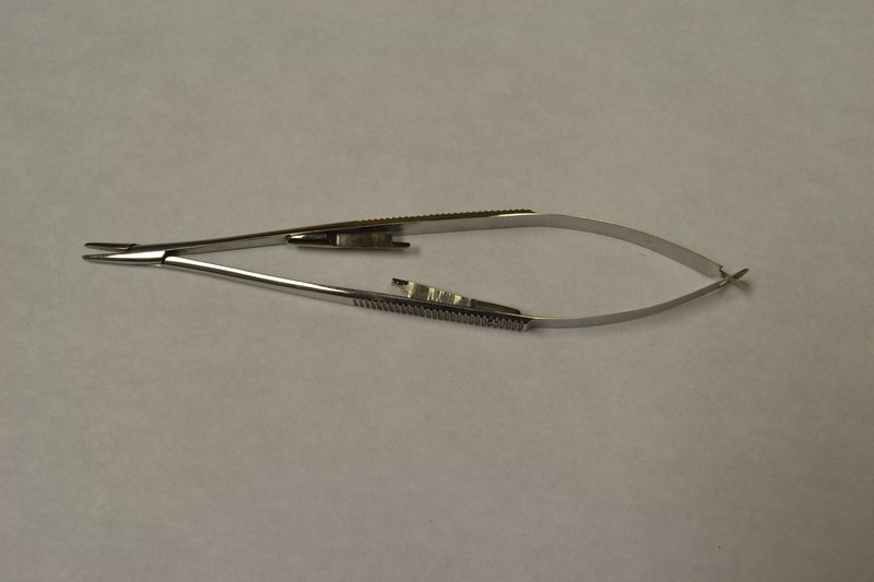 Castroviejo Needle Holder 5½&quot; Plain Jaws