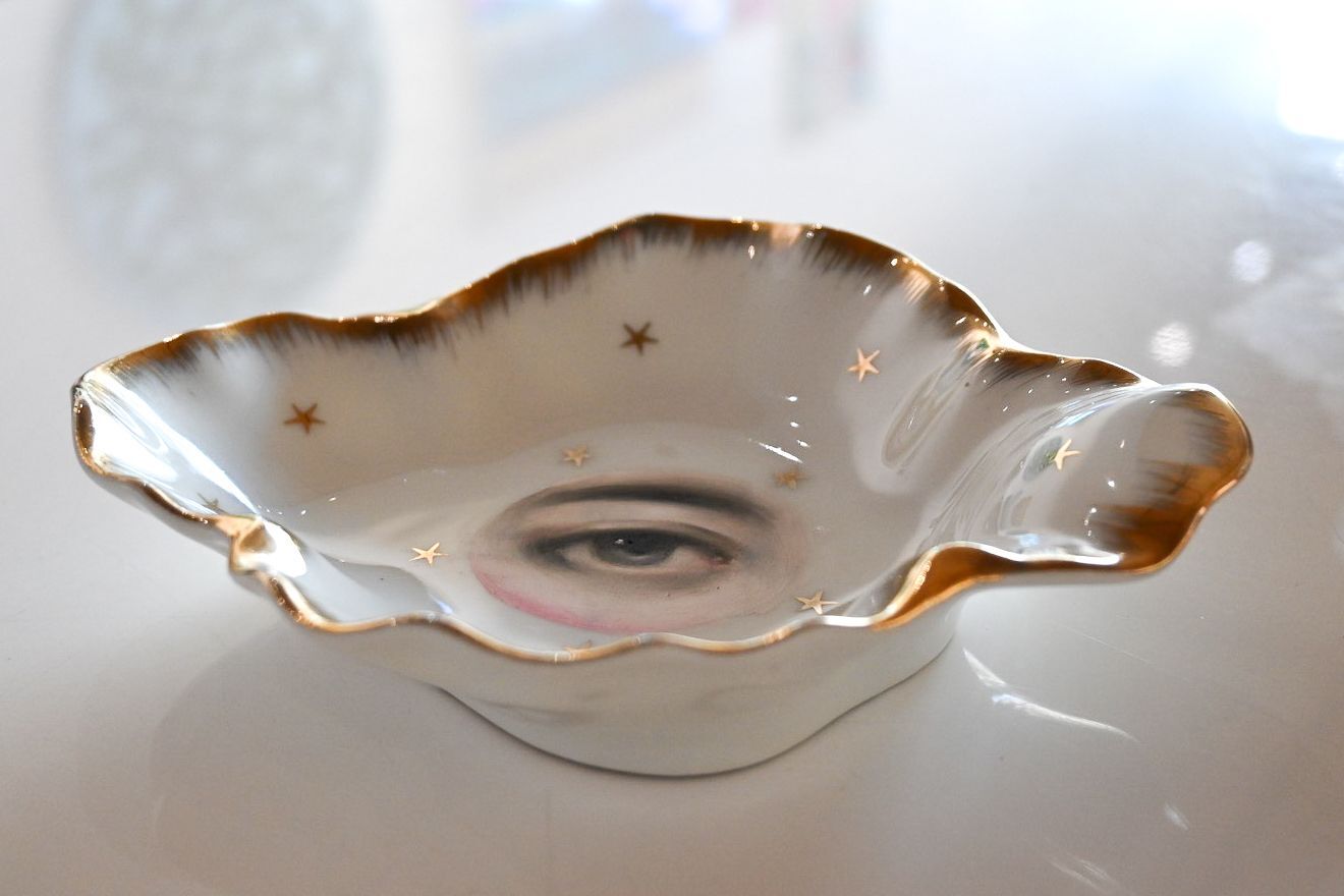 Lover's Eye Painting on a Cloud-Shaped Plate with Gold Stars