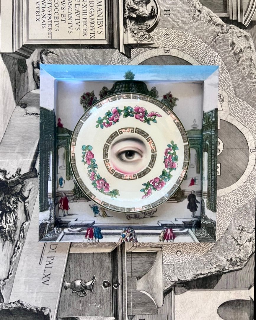 Lover’s Eye on an Indian Tree pattern plates