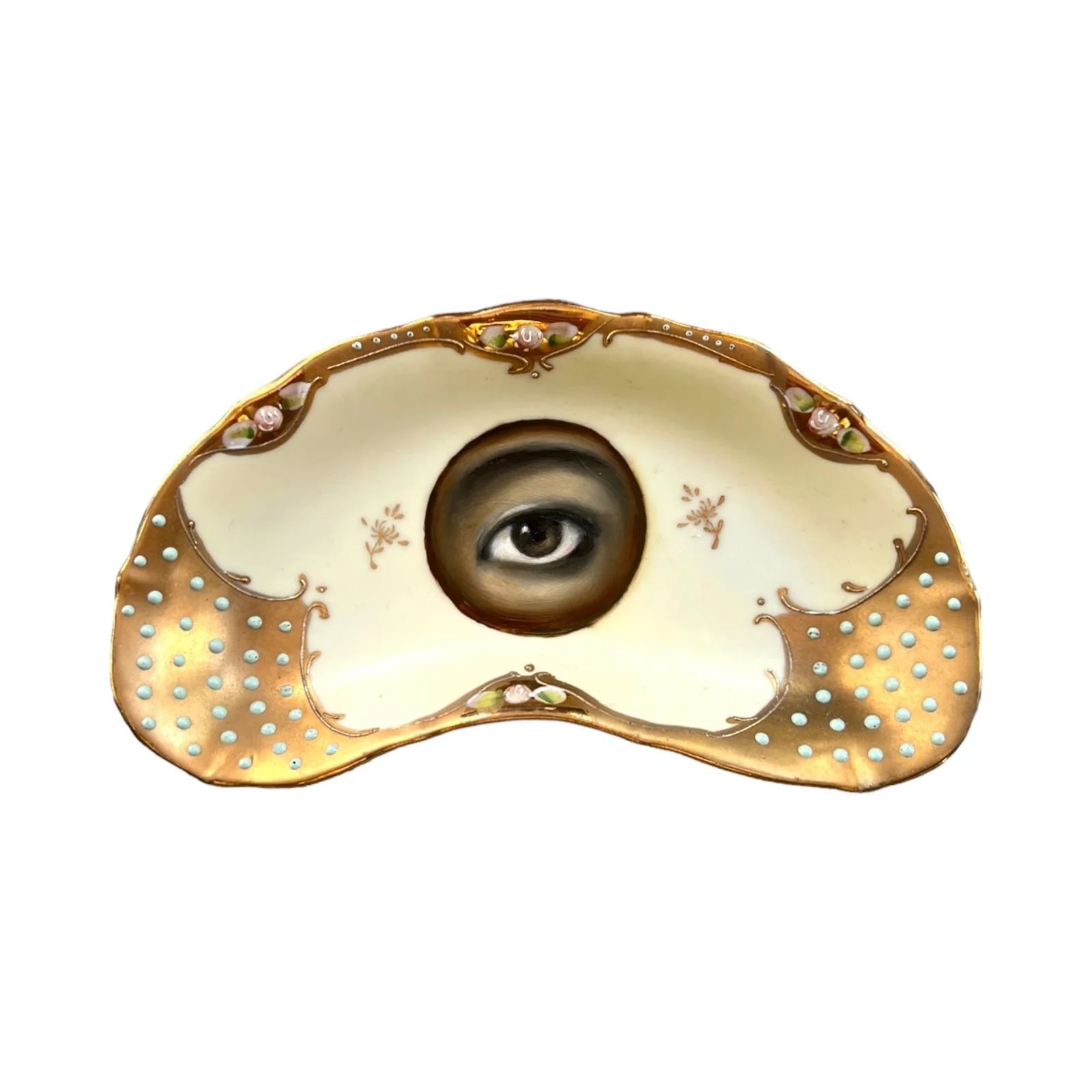 NO. 1908 LOVER'S EYE PAINTING ON A CREAM & GOLD CRESCENT PLATE, 2024