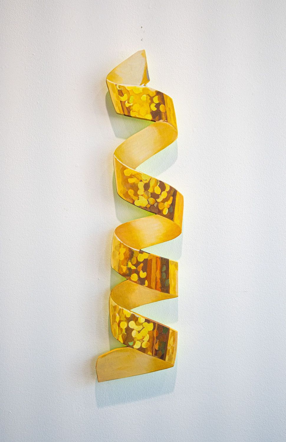 Medium Curly Golden Ribbon
