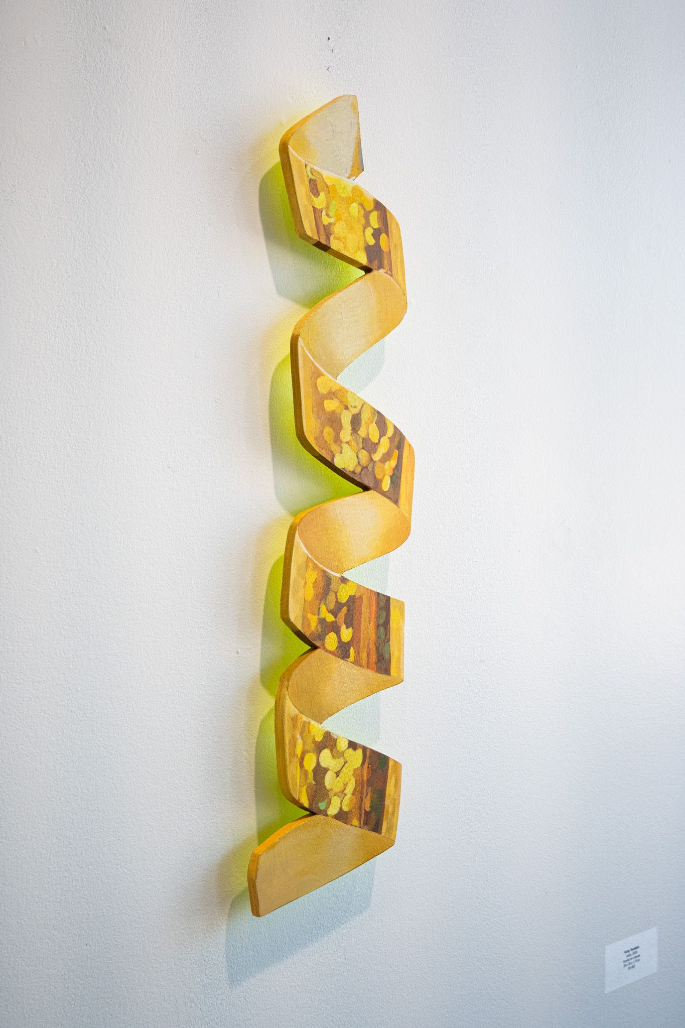 Medium Curly Golden Ribbon