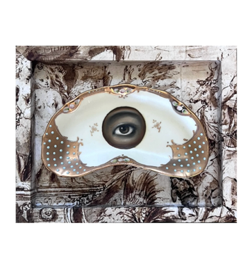 NO. 1908 LOVER'S EYE PAINTING ON A CREAM & GOLD CRESCENT PLATE, 2024
