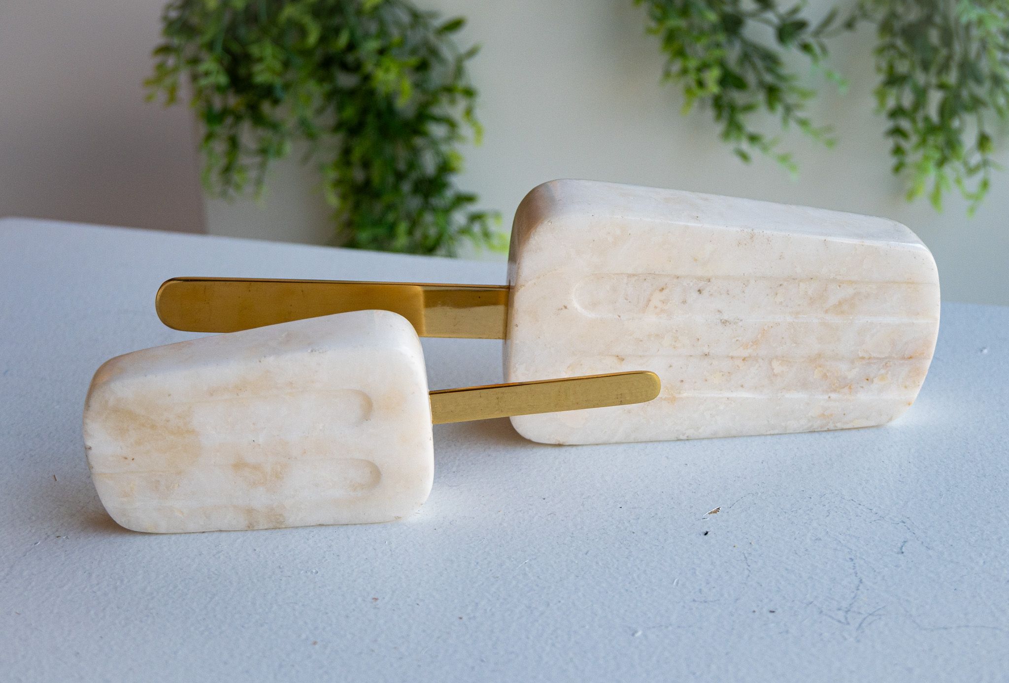 10 inch Snow White Onyx Pop