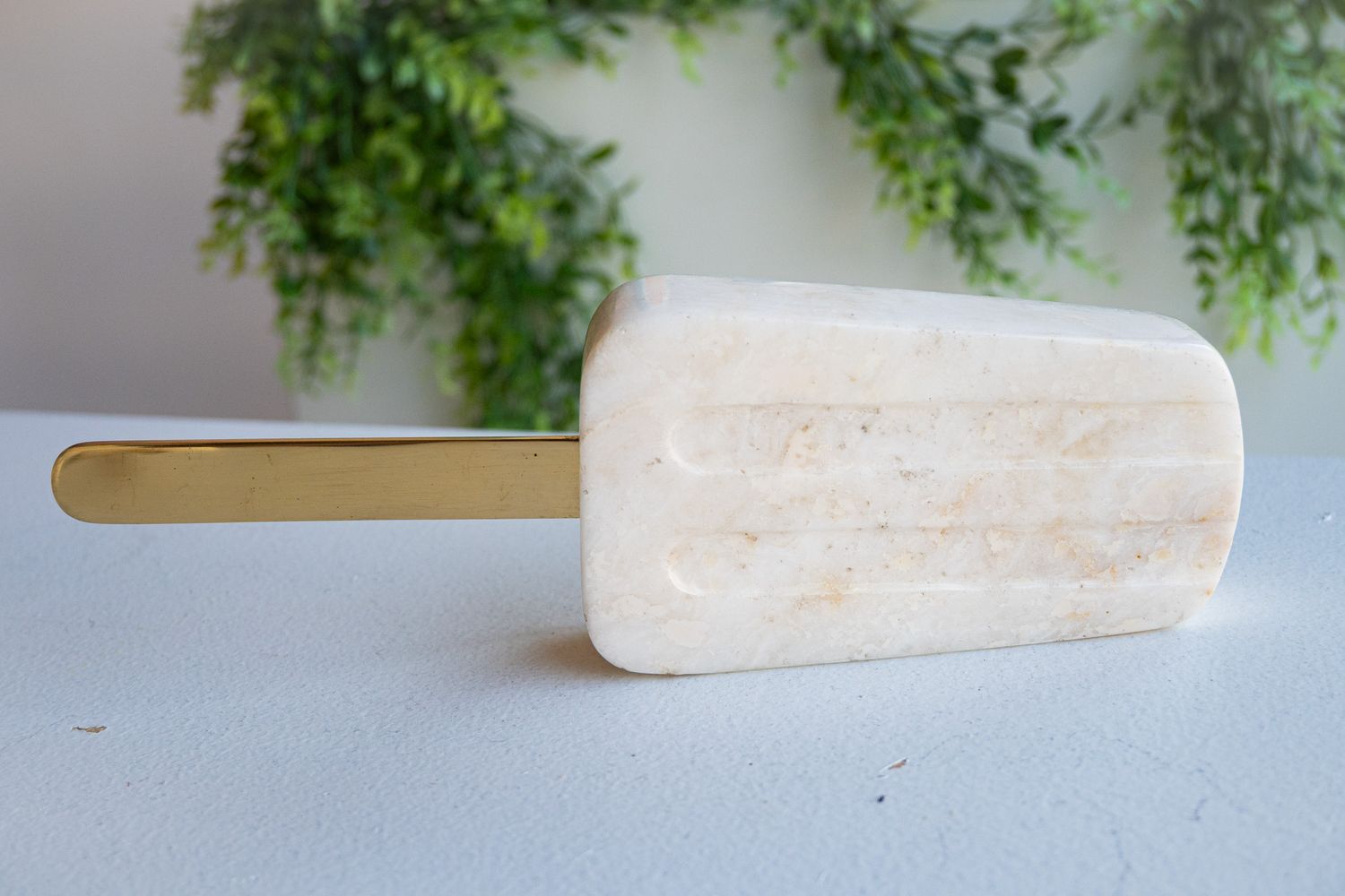 10 inch Snow White Onyx Pop