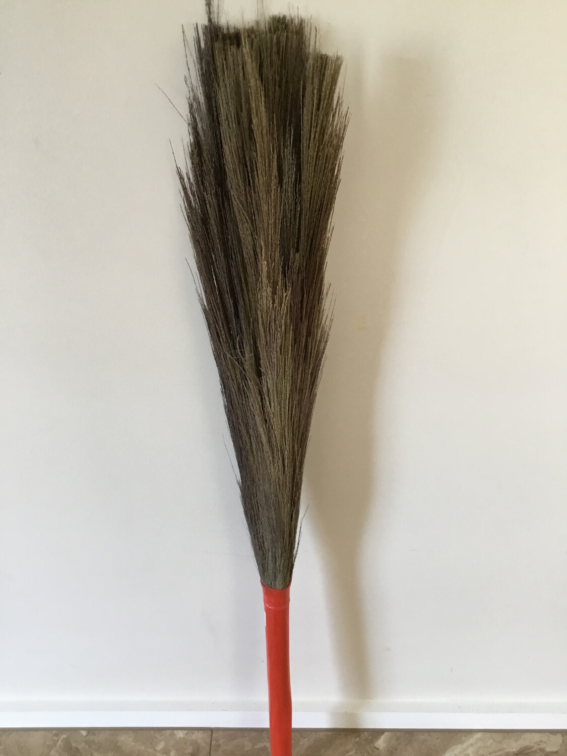 INDIAN BROOM THICK WITH PLASTIC HANDLE (INDOORS)