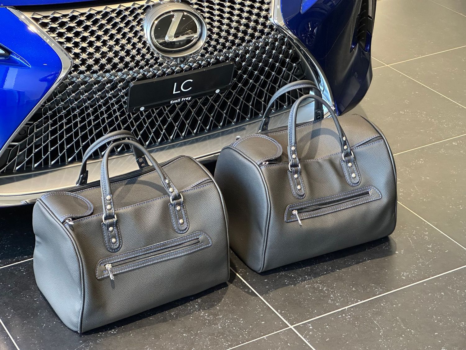 Roadsterbag Lexus LC500 Convertible Interior (2-pcs) Roadsterbag Lexus LC500 Convertible Interior (2-pcs)
