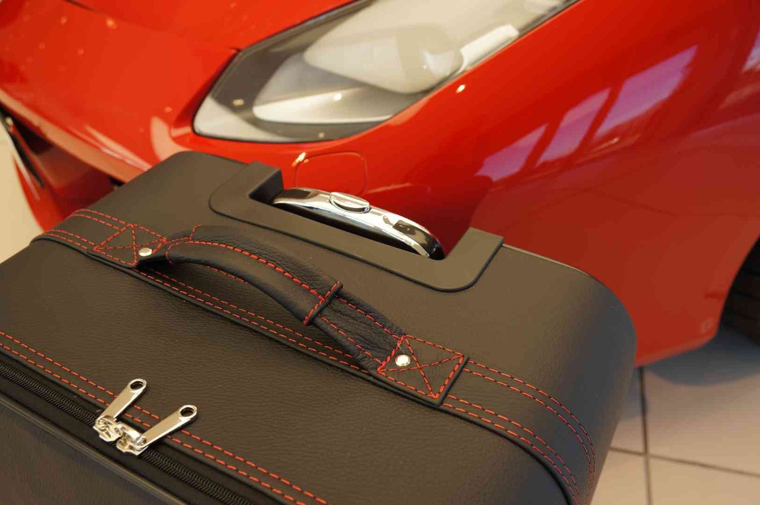 Roadsterbag Ferrari 488 GTB + Spider with Red seams (3-pcs) Roadsterbag Ferrari 488 GTB + Spider with Red seams (3-pcs)