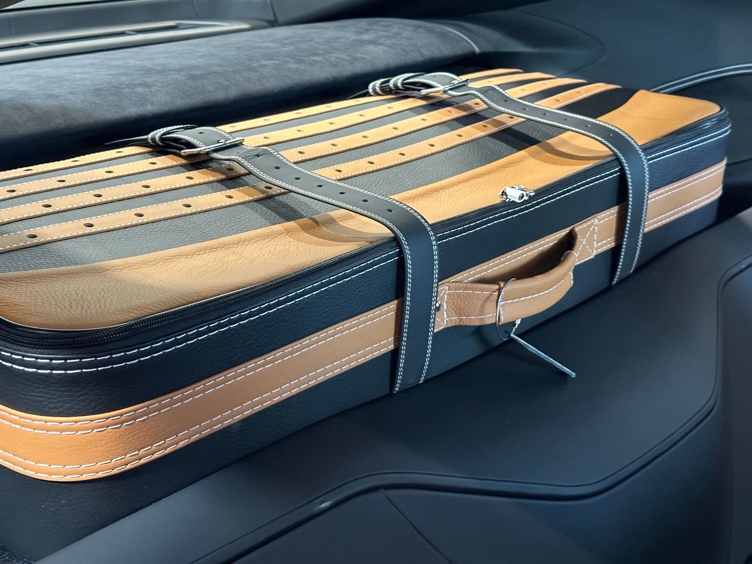 Roadsterbag Ferrari 812 Superfast suitcase backshelf (1-pcs)