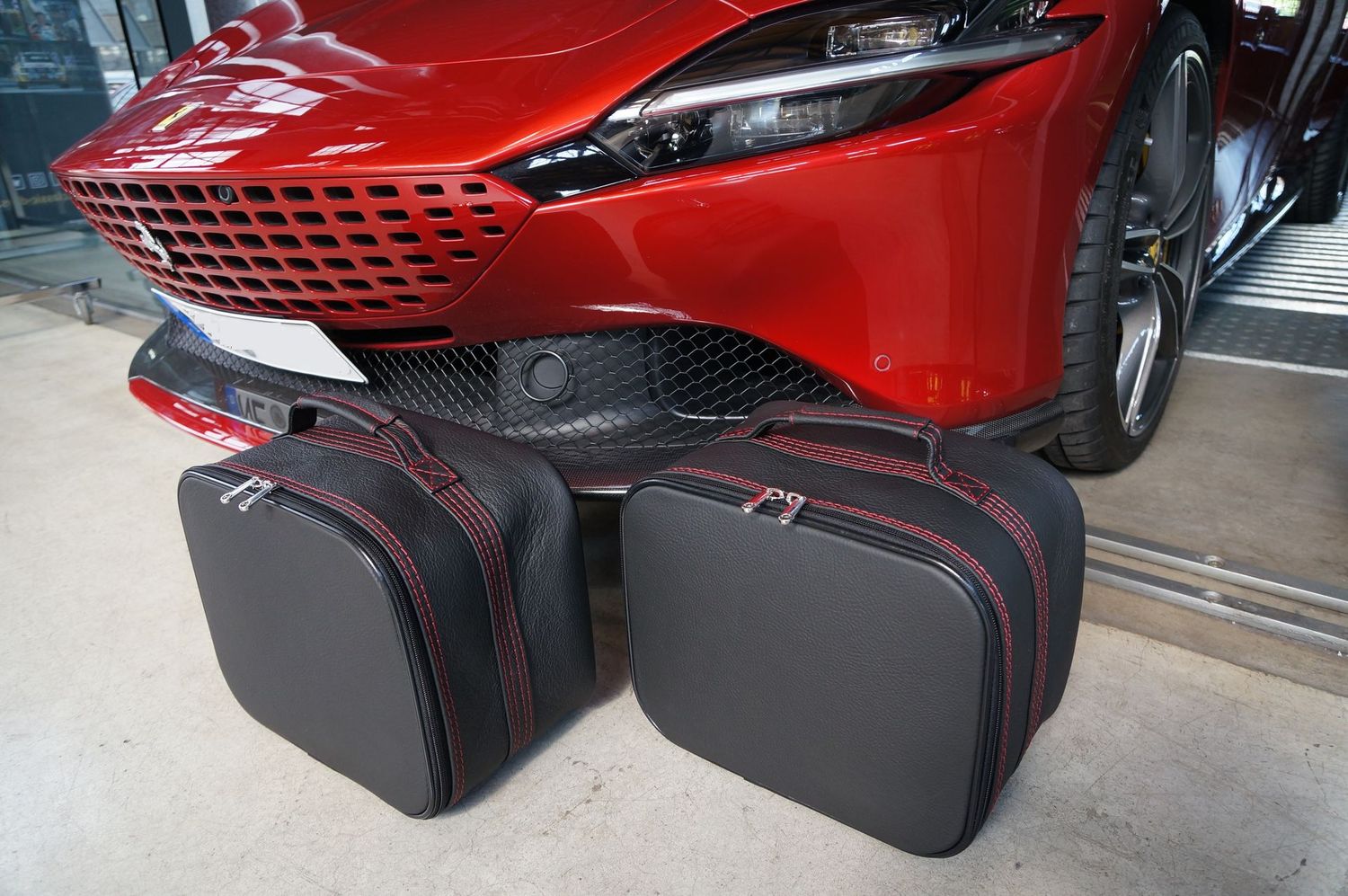 Roadsterbag luggage set Ferrari Roma Interior (2-pcs) Roadsterbag luggage set Ferrari Roma Interior (2-pcs)
