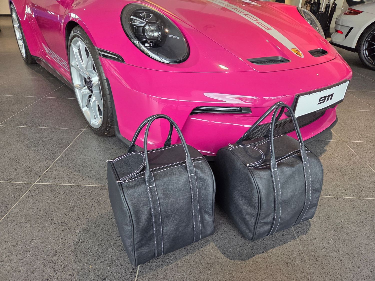 Roadsterbag luggage set Porsche 992 GT3 with Roll cage (leather) Roadsterbag luggage set Porsche 992 GT3 with Roll cage (leather)