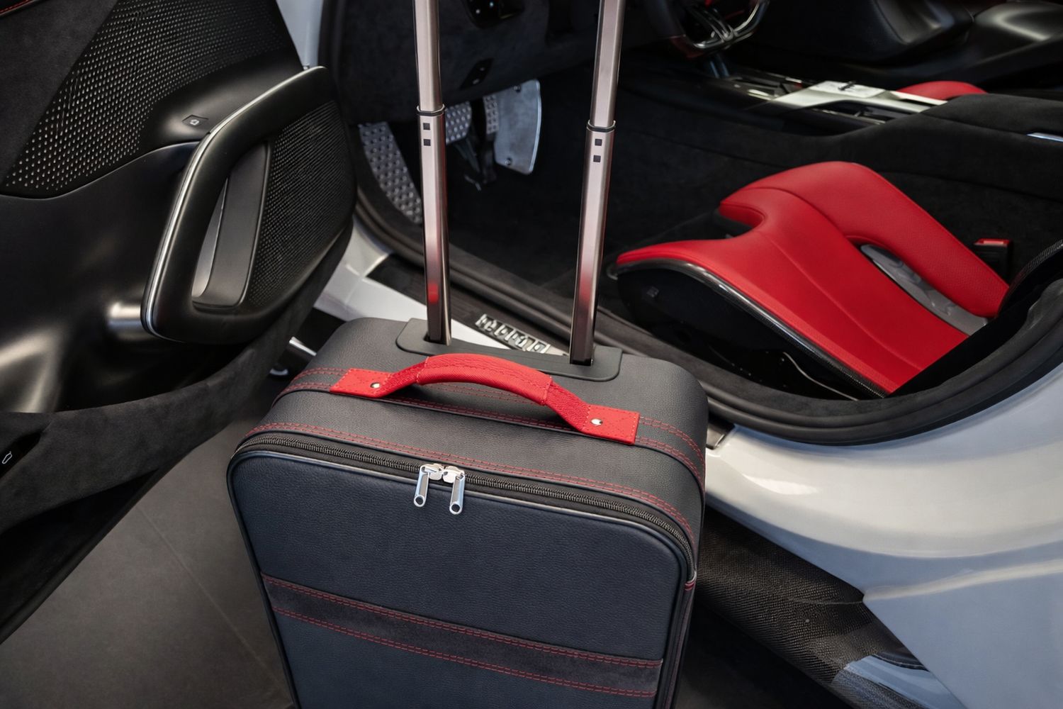 フェラーリ ガーメントバック Genuine Ferrari 575M Luxury Garment Bag – Ferrari of Atlanta Store