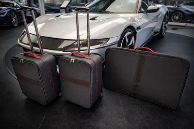 Ferrari フェラーリ ギアボックス キャリーケース カート 希少 Ferrari フェラーリ 4輪キャリーケース スーツケース レッド TSA