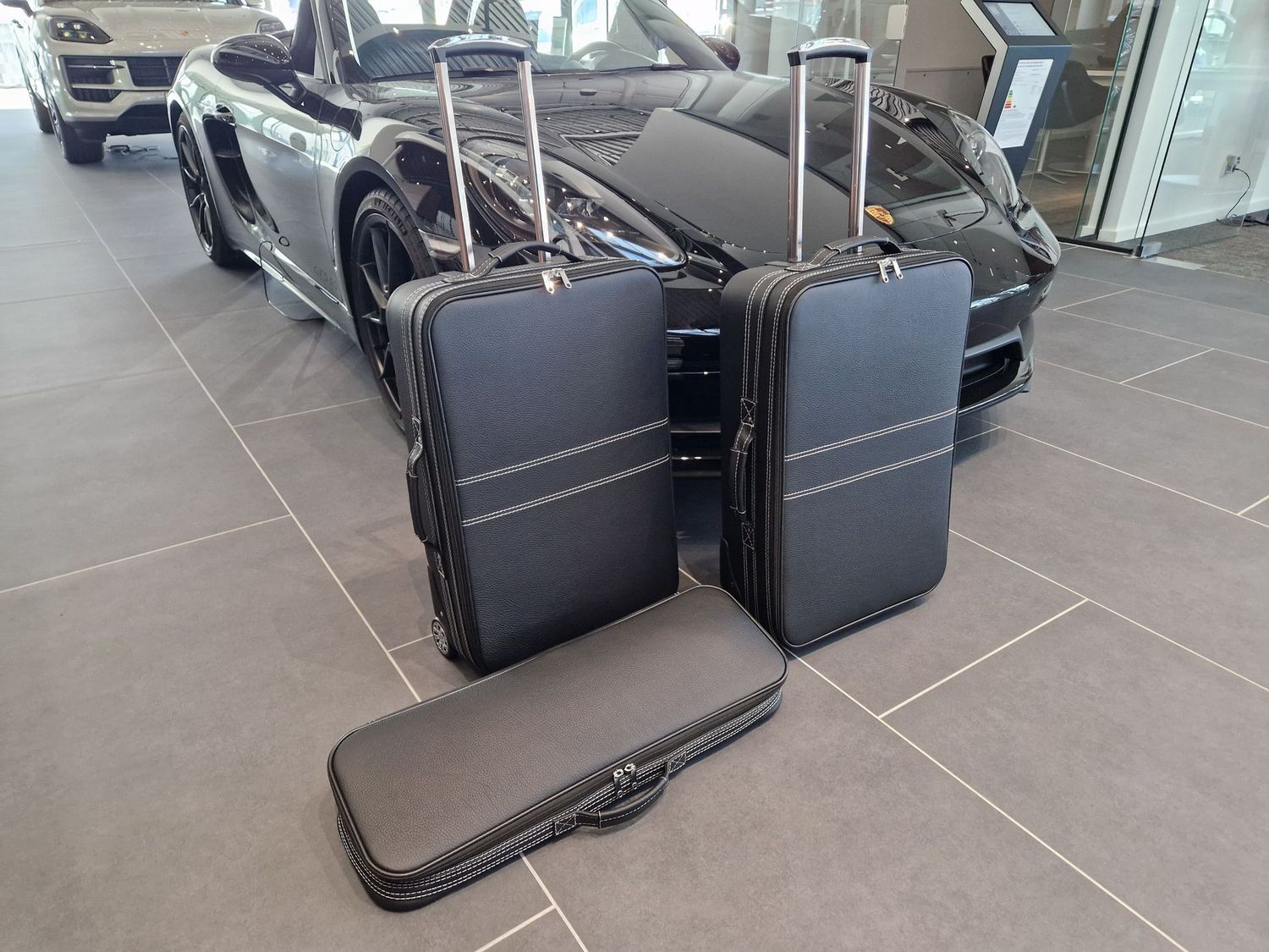 Roadsterbag luggage set Porsche Boxster 718 front trunk (partial leather) Roadsterbag luggage set Porsche Boxster 718 front trunk (partial leather)