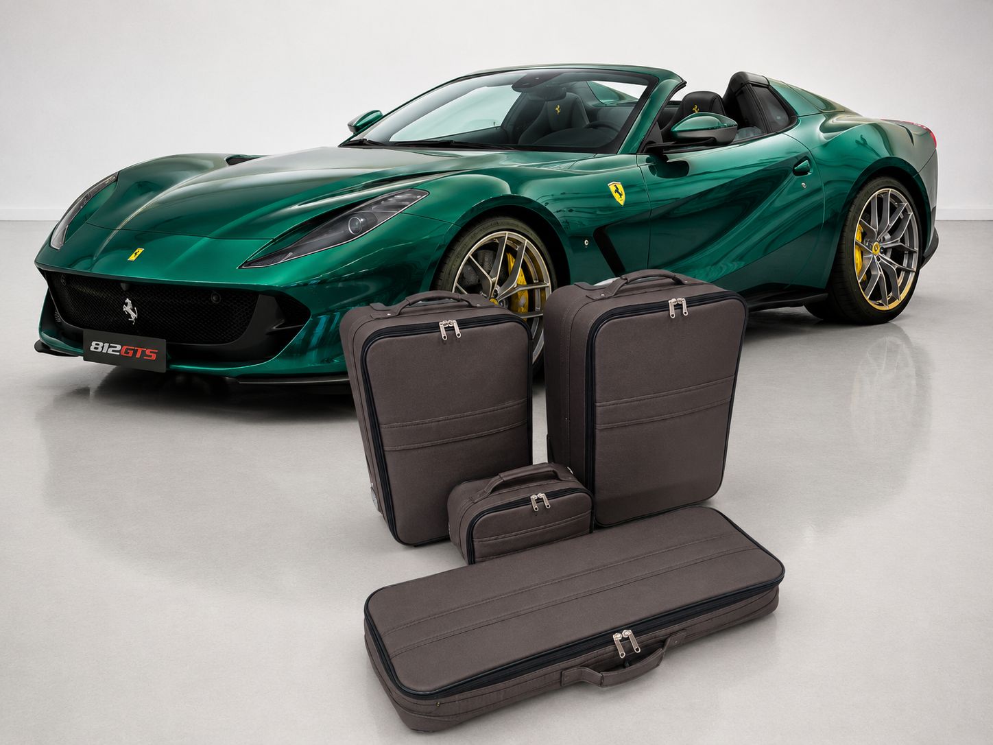 Roadsterbag luggage set Ferrari 812 GTS (4-pcs) Coffee Leather Roadsterbag luggage set Ferrari 812 GTS (4-pcs) Coffee Leather