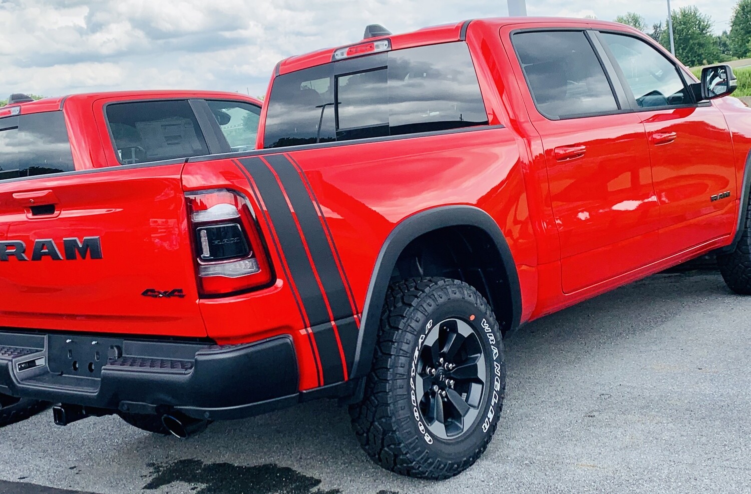 2019 - Up Dodge Ram Bedside Tail Bumblebee Stripes