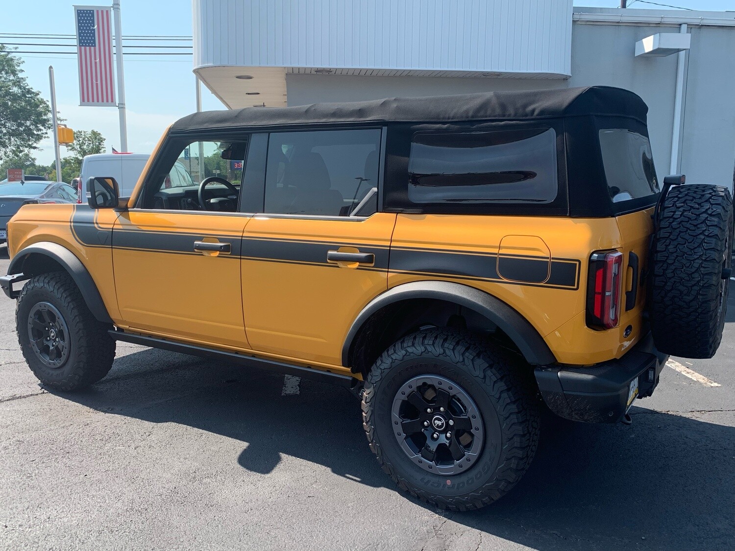2021-up Ford Bronco Retro Special Decor Style Side/Hood Graphics Kit (Below Body Line Wide Stripe)
