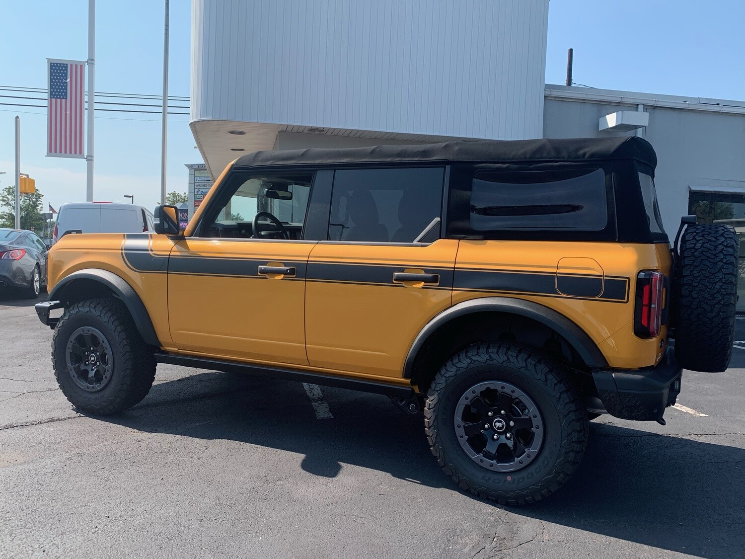 2021-up Ford Bronco Retro Special Decor Style Side/Hood Graphics Kit (Below Body Line Wide Stripe)