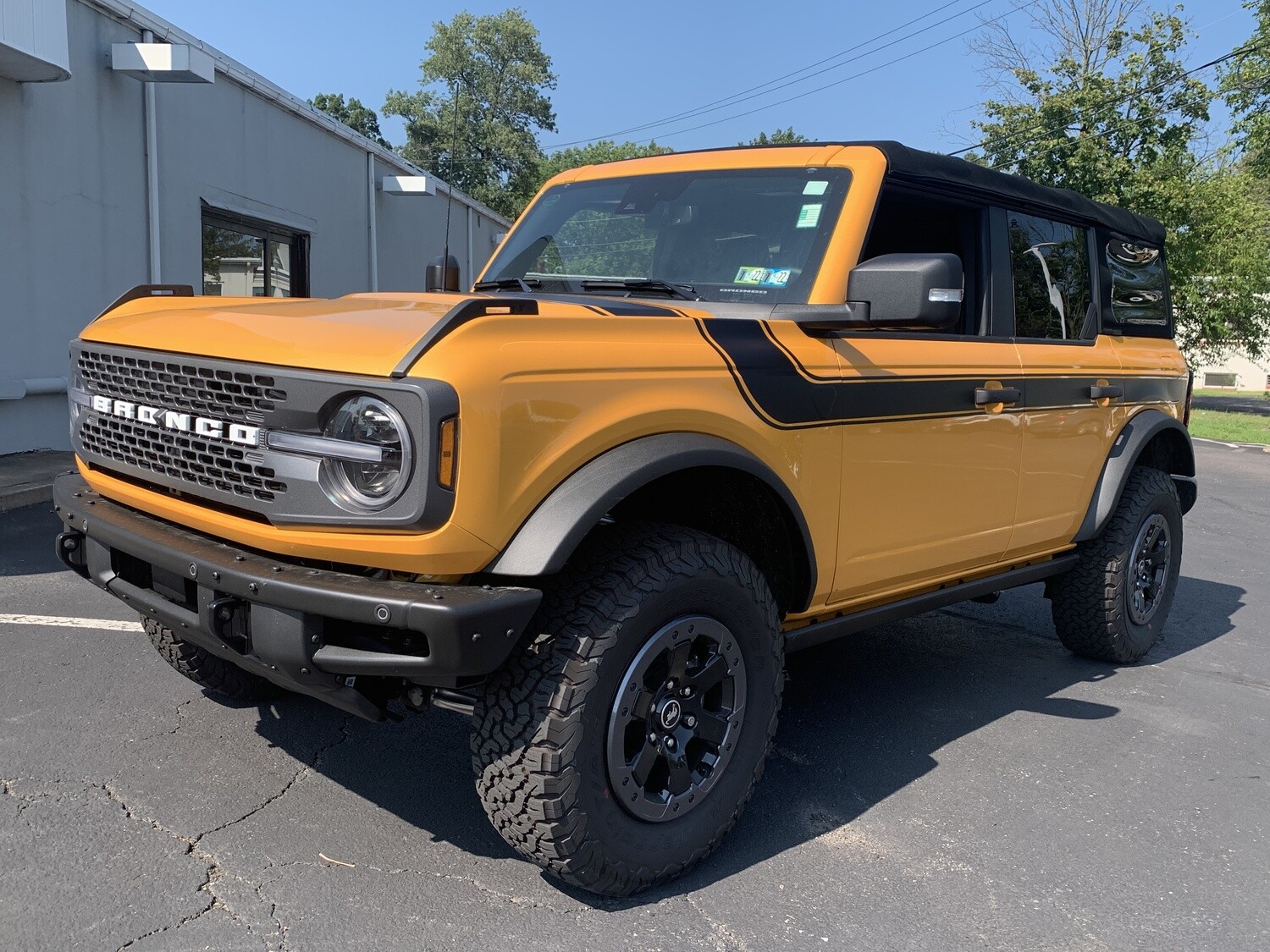 2021-up Ford Bronco Retro Special Decor Style Side/Hood Graphics Kit (Below Body Line Wide Stripe)